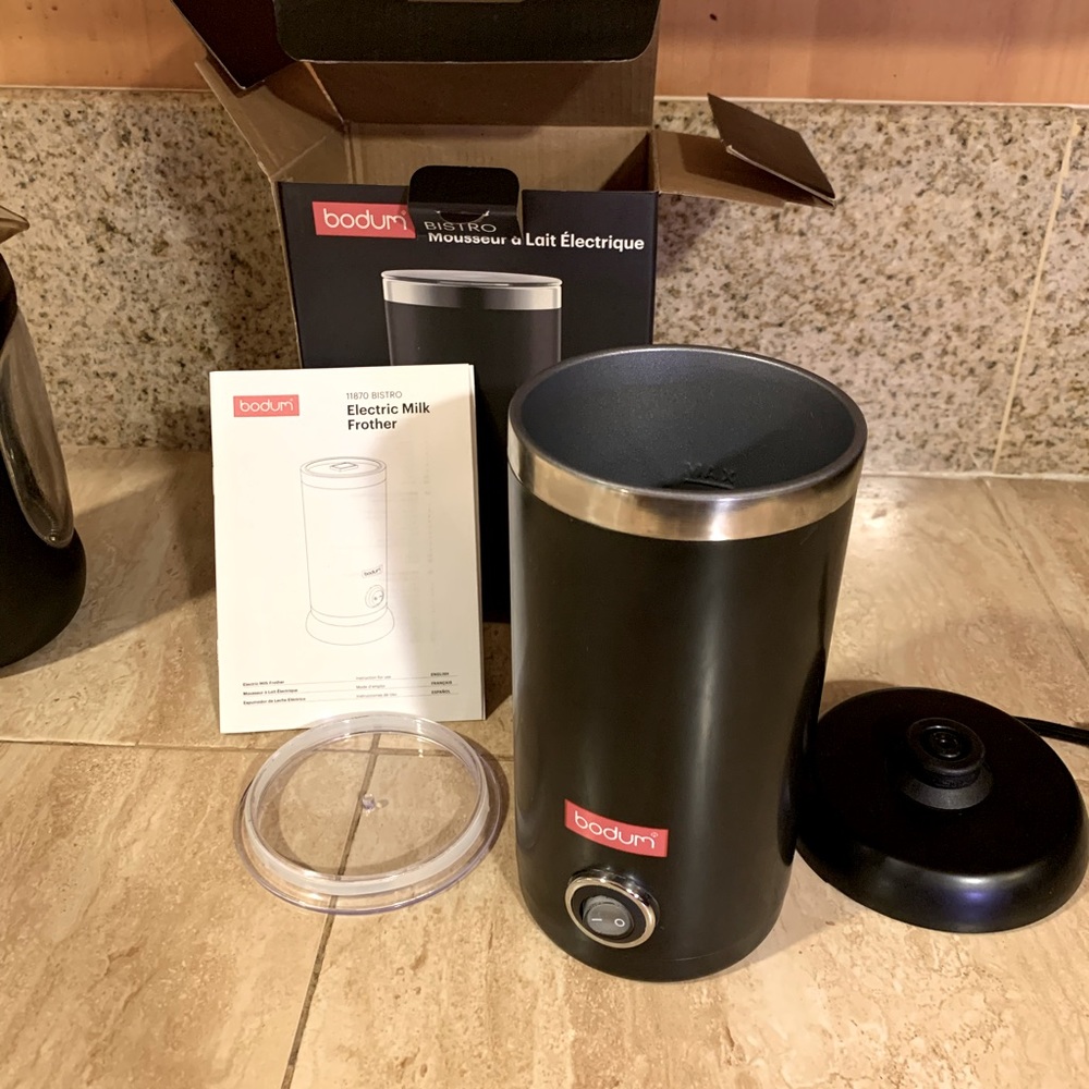 Warmer/frother for coffee drinks